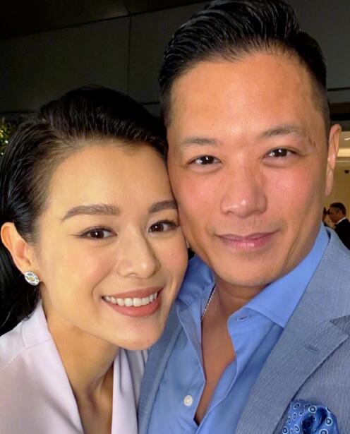 李乘德夜店风波后首晒与胡杏儿合照 