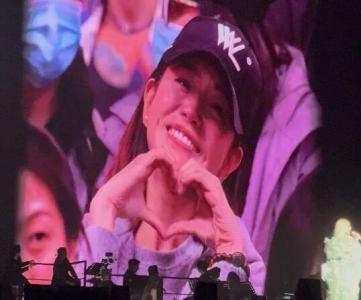 陈妍希离婚后现身张惠妹演唱会 称哭的畅快 嗨到翻天